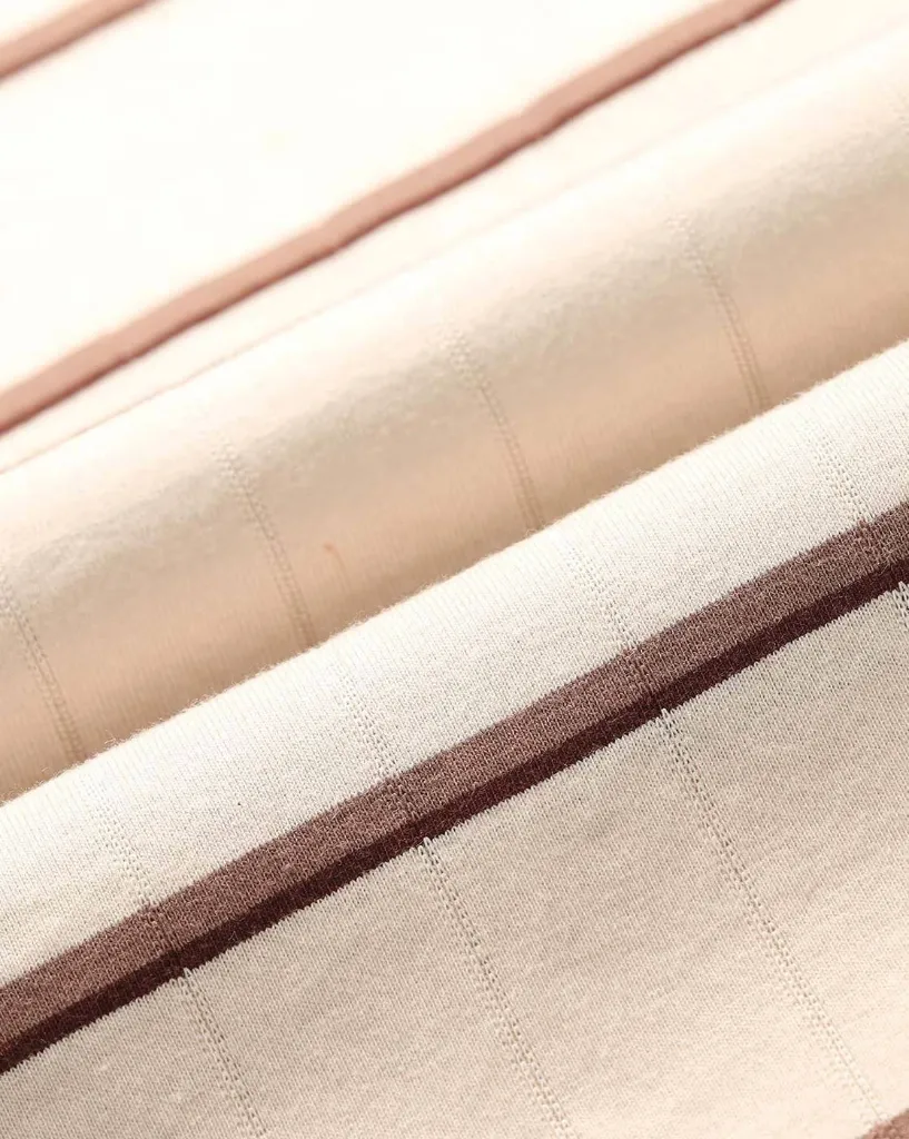 -1117Wx1400H-701312211-beige-MODEL7.webp